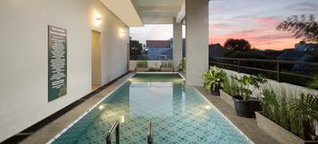 Swimming Pool 2 KHAS Tegal Hotel