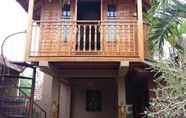 Bangunan 5 Blues Guest House