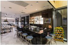 Bar, Cafe and Lounge Sea Me Spring Tree Hotel