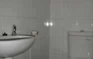 Toilet Kamar 6 Single Room at Light Home Pasteur (LL2)