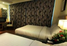 Bedroom 7 Crown Garden Hotel