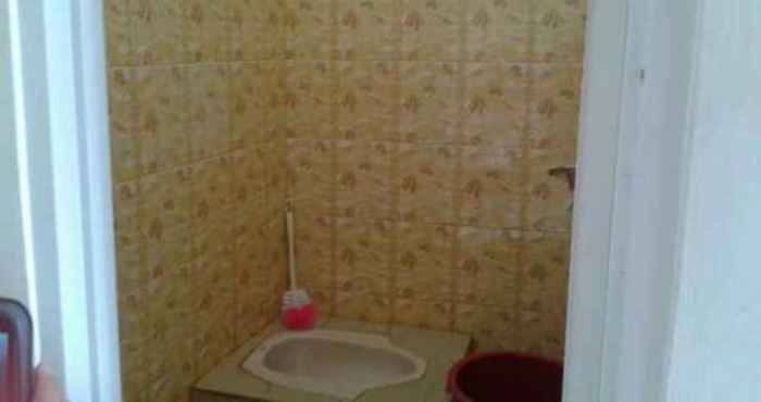 Bilik Mandi dalam Bilik Female Room Only near Universitas Pancasila