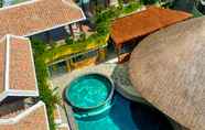 Kolam Renang 2 The Light Hotel