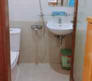 In-room Bathroom 4 Thanh Tan Hotel