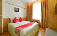 Bedroom 3 Saki Hotel