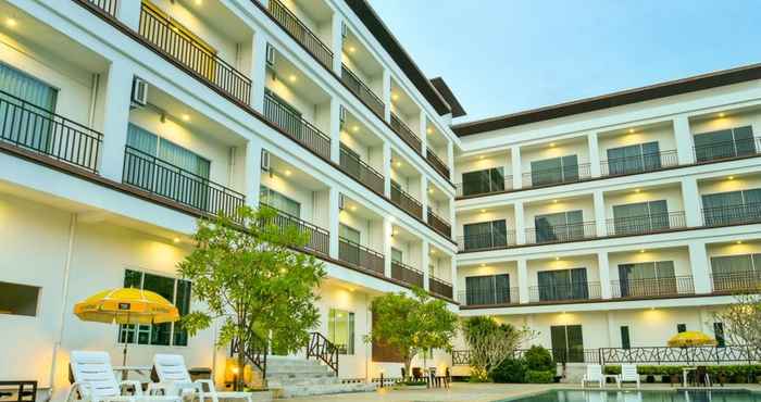 Kolam Renang Southgate Residence Hotel