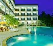 Kolam Renang 2 Southgate Residence Hotel