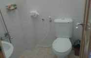 Phòng tắm bên trong 5 Puri Ratih Homestay