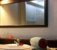 In-room Bathroom 5 Martas Hotel Gili Trawangan