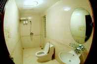 Toilet Kamar Times Hotel Xa Dan