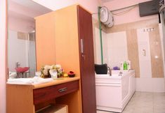 Phòng tắm bên trong 7 Rose Hotel Hai Phong