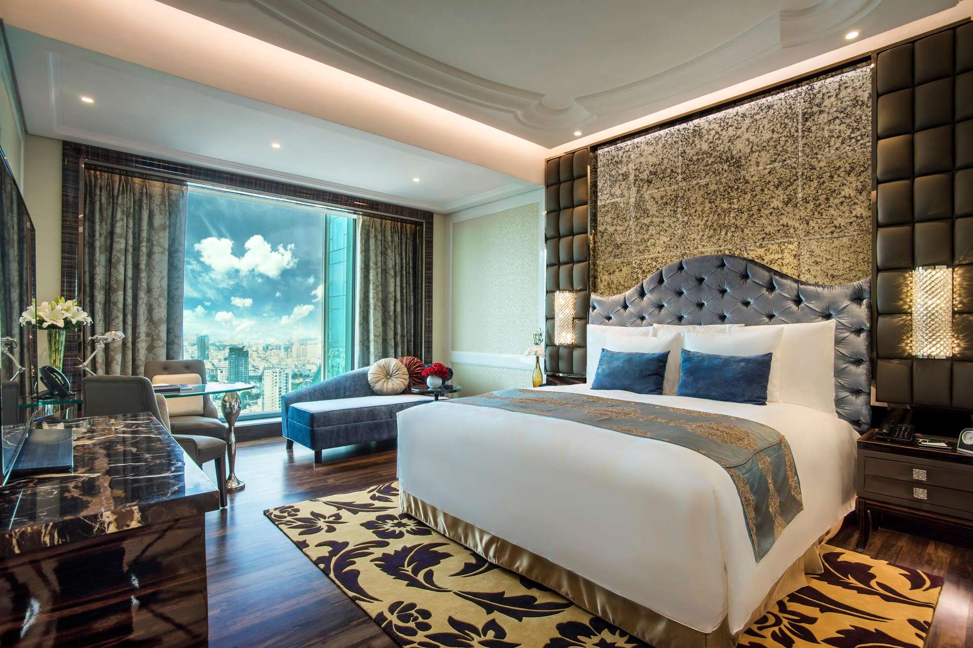 Deluxe Room - The Reverie Saigon