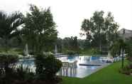 Hồ bơi 2 Sun Valley Fairway Suites