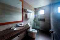 Toilet Kamar One V Hotel Apartel