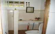 Toilet Kamar 6 White Sand Bungalows