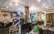 Bar, Kafe, dan Lounge 7 The Rivana Boutique by Sandara Pattaya