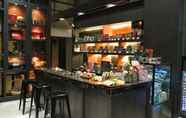 Bar, Kafe dan Lounge 6 De Poem Loft Boutique Residence