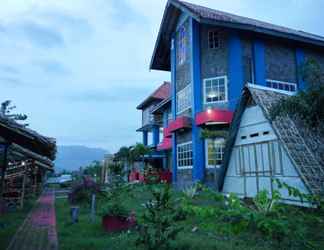 Bên ngoài 2 Homestay Tepi Laut