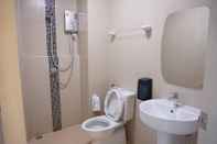 In-room Bathroom Chompu Nakarin Apartment