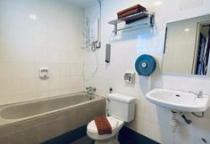 In-room Bathroom 3 PERDANA SERVICED APARTMENT RESORTS