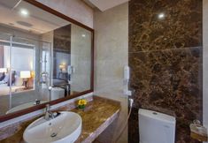 Phòng tắm bên trong 5 Muong Thanh Holiday Quang Binh Hotel