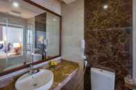 In-room Bathroom Muong Thanh Holiday Quang Binh Hotel