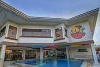 ภายนอกอาคาร RedDoorz Premium @ Nick Hotel Gerona Tarlac