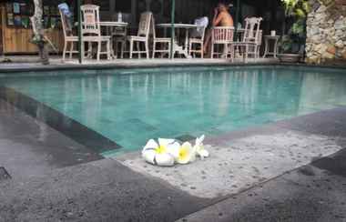 Kolam Renang 2 Ons Hostel Ubud