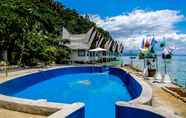 Hồ bơi 5 Club Tara Resort