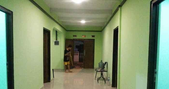 Lobby Kabin Kapsul Kayu Jati 1