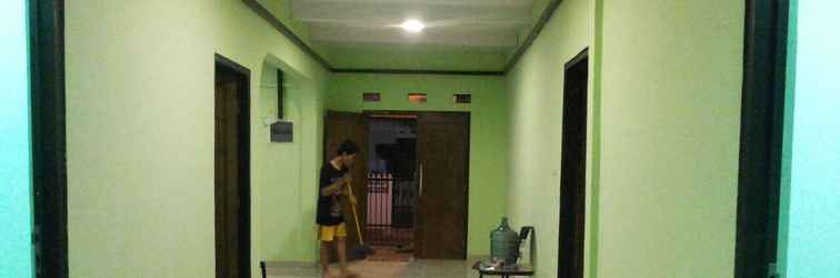 Lobby Kabin Kapsul Kayu Jati 1