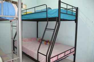 Bedroom 4 Dormitory Room at Wisma Purimas near Margonda (KN4)