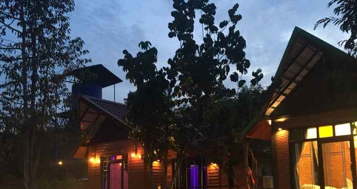ภายนอกอาคาร Baan Kiang Klong Resort