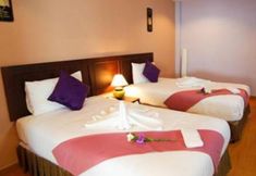 卧室 3 Thanintorn Greenpark Hotel