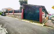 Bangunan 2 OYO 90077 Live Homestay