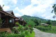 ภายนอกอาคาร Khaosok Rainforest Resort