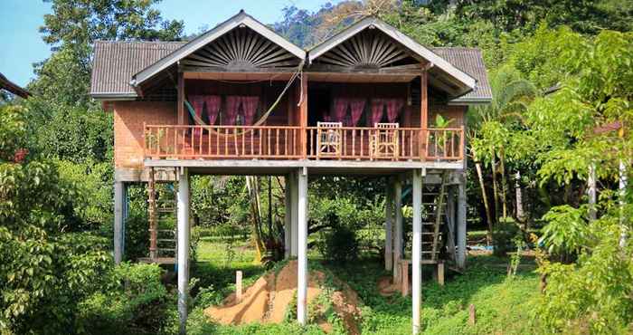 ภายนอกอาคาร Khao Sok Smiley Bungalow