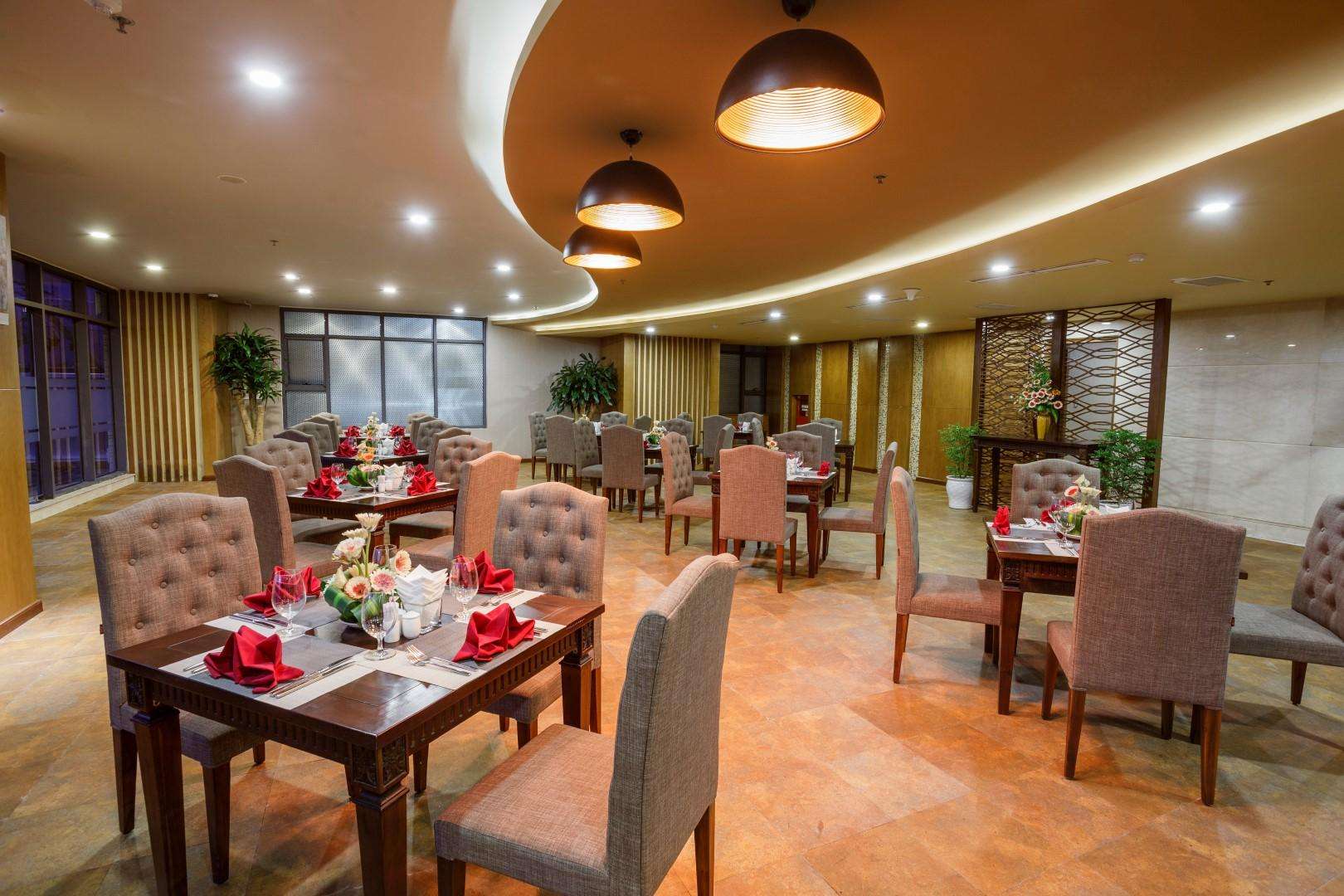 buffet sáng phong cách Âu - Á - Mường Thanh Luxury Nha Trang