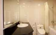 In-room Bathroom 7 CWD Hotel