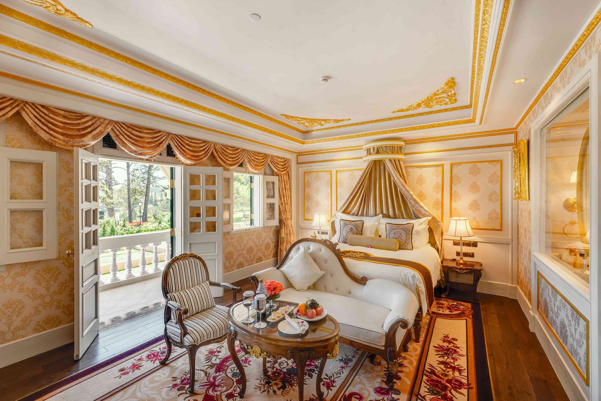 Dalat Palace Heritage Hotel - Khách sạn Đà Lạt có chỗ đậu xe