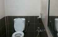 Toilet Kamar 4 Haliman Guest House