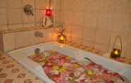 Phòng tắm bên trong 7 Evangeline Beach Resort