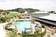 Kolam Renang Varin Beach Resort