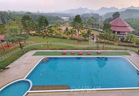 สระว่ายน้ำ Takhun Mountain View Hotel