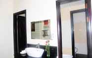 Toilet Kamar 5 Than Thien Friendly Hotel