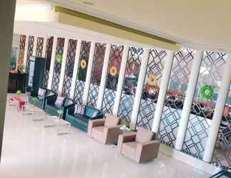 Lobi 2 REVAYAH Hotels