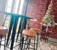 Bar, Cafe and Lounge 7 REVAYAH Hotels