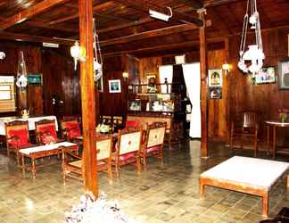 Lobby 2 Joglo Mbah Guru Villa Homestay