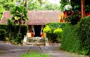 Sảnh chờ 3 Joglo Mbah Guru Villa Homestay