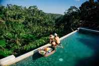 Swimming Pool Suarapura Resort & Spa